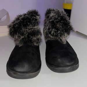 Size 9 Mossimo faux fur boots